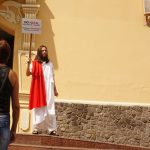 Ativista veste-se de Jesus para pedir ceia vegetariana no Natal